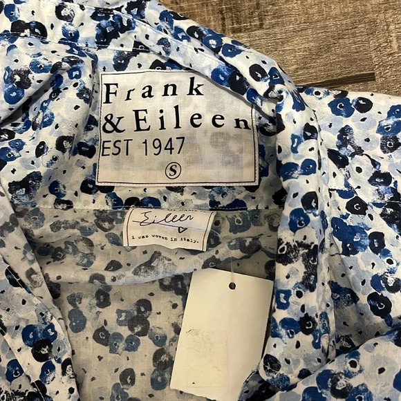 NWT!! Frank & Eileen - Woven Cotton Button-up Shirt in Blue Floral - Size Small - Picture 8 of 9